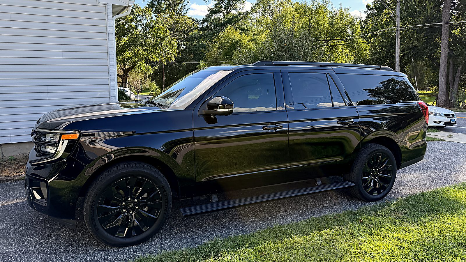 Side profile of the black Ford Expedition MAX